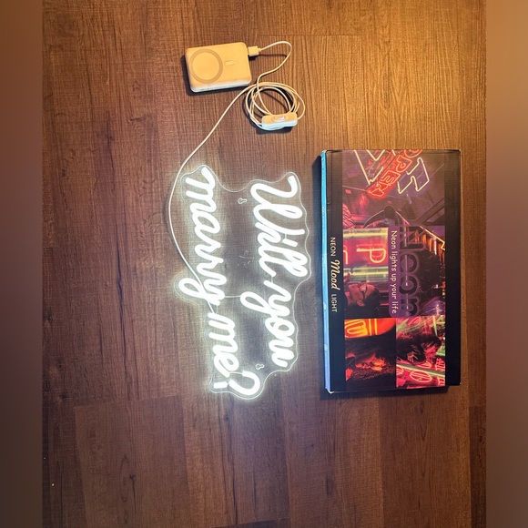 Neon will you marry me sign - Picture 2 of 3